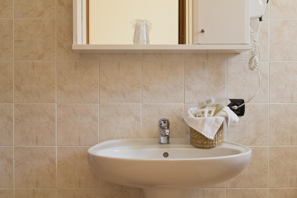 Hotel La Fenice Lignano Sabbiadoro Habitación foto